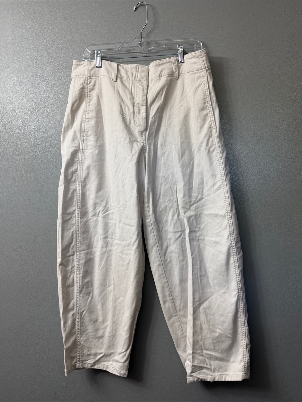 Ann Taylor weekend women’s off white barrel jeans 12